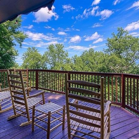Three Bears Den, Hot Tub, Pool Table, Pool Access, 1089 Free Tickets Each Paid Day, Dollywood Inclu Villa Gatlinburg Bagian luar foto