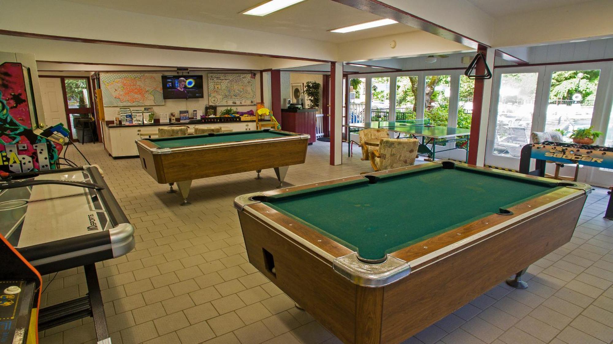 Three Bears Den, Hot Tub, Pool Table, Pool Access, 1089 Free Tickets Each Paid Day, Dollywood Inclu Villa Gatlinburg Ruang foto